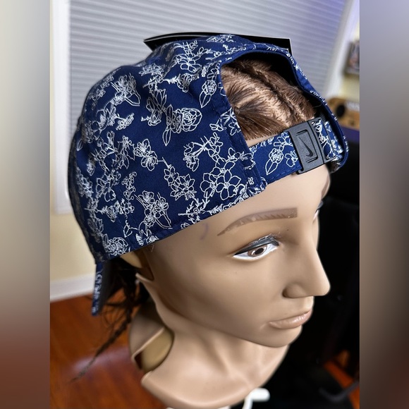 BEAUTIFUL NIKE CAP, adjustable - Picture 4 of 5